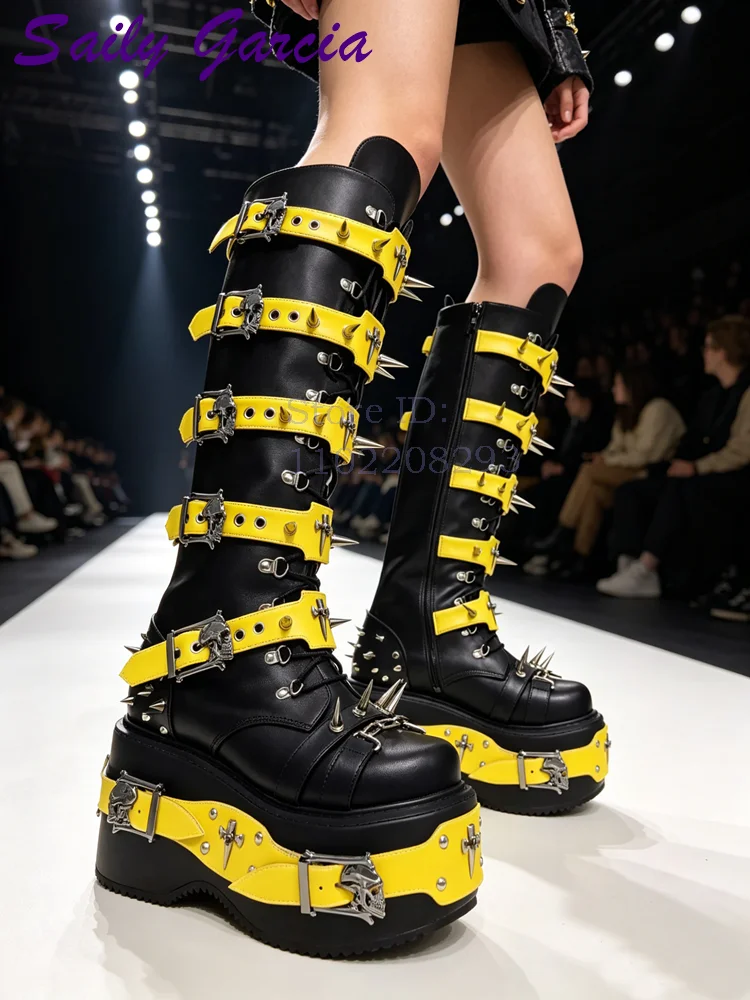 Women Shoes Size Chart - Botas altas de plataforma con remaches