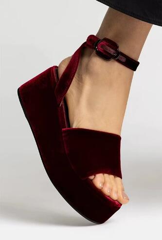 Sandalias de cuña de terciopel - Wedge Heeled Sneaker reseña y precio